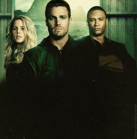 Oliver, Diggle e Felicity stavano discutendo animatamente, e sembrava che i due ce l'avessero con l'arciere di smeraldo
