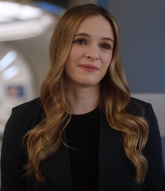 << Caitlin, che succede? Il mostro con cui mi sono scontrato poco fa è tornato? >> chiese Barry, riferendosi al mostro nero dagli occhi gialli