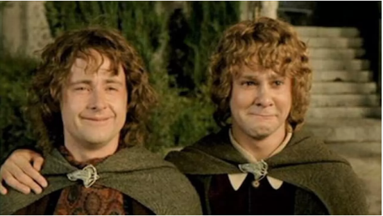 << No, no, questo è il paese degli Hobbit >> aggiunge un'altra voce, altrettanto scherzosa