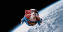 Il Superman successivo lo sorprese non poco: sembrava identico a Ray Palmer, alias Atom! Certo, era più muscoloso e anche un po' più vecchio, ma era decisamente lui! Barry si chiese se, da qualche parte nel multiverso, potesse esistere anche un Su...